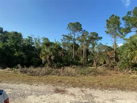 267 Woodburn Dr, Lehigh Acres, FL 33972