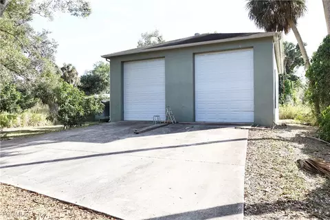 253 W Mariana Ave, North Fort Myers, FL 33903