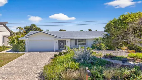952 Kings Crown Dr, Sanibel, FL 33957