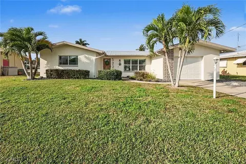 5220 Tower Dr, Cape Coral, FL 33904