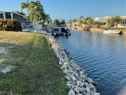 7227 Cobiac Dr, Saint James City, FL 33956