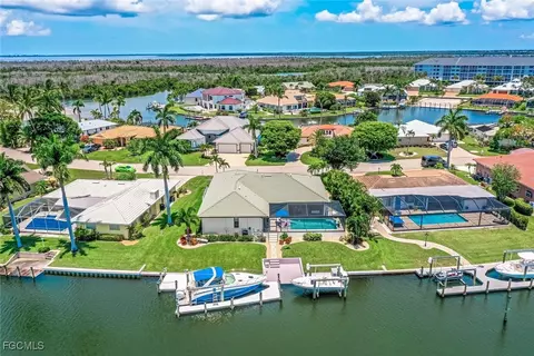 14871 Canaan Dr, Fort Myers, FL 33908