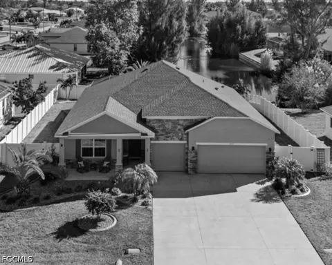 2213 SW 7th Pl, Cape Coral, FL 33991
