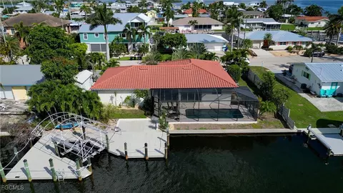 2701 Bruce St, Matlacha, FL 33993