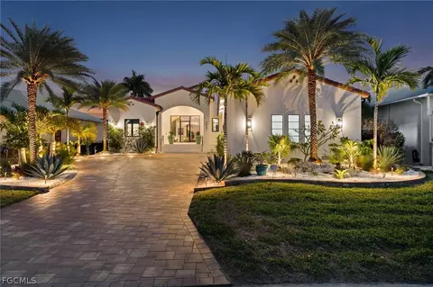 5661 Riverside Dr, Cape Coral, FL 33904