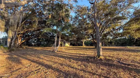 1053 Right Side Rd, Moore Haven, FL 33471 photo 8