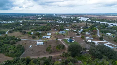 1053 Right Side Rd, Moore Haven, FL 33471