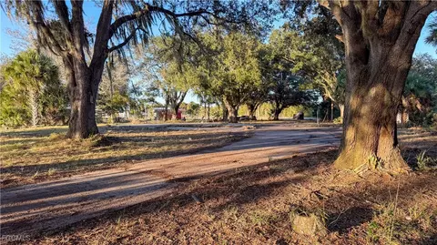 1053 Right Side Rd, Moore Haven, FL 33471 photo 5