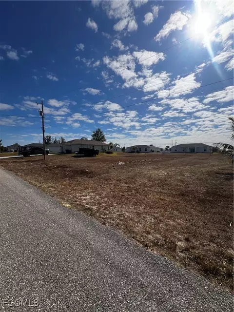 1046 NE 40th Ter, Cape Coral, FL 33909
