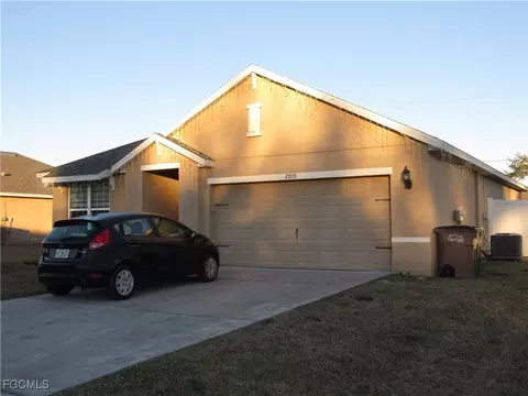 2709 SW 4th Pl, Cape Coral, FL 33914