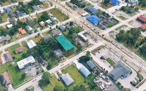 Lillie St, Fort Myers, FL 33916
