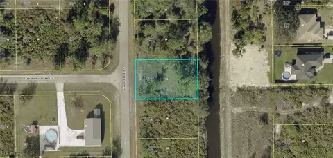 527 Hawthorne Ave S, Lehigh Acres, FL 33974