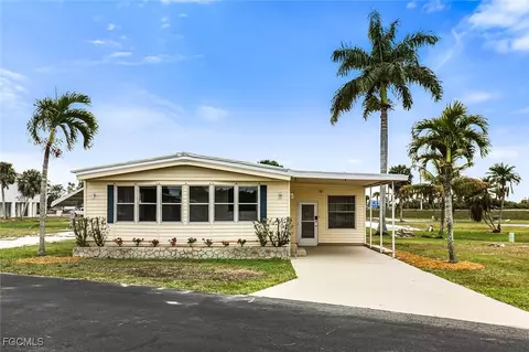13651 Grackle Dr, Fort Myers, FL 33908