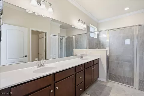 Bath - 4025 E Hampton Cir, Alva, FL 33920 photo 1 of 3