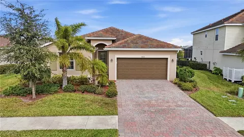 4025 E Hampton Cir, Alva, FL 33920