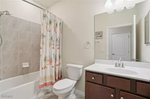 Bath - 4025 E Hampton Cir, Alva, FL 33920 photo 3 of 3