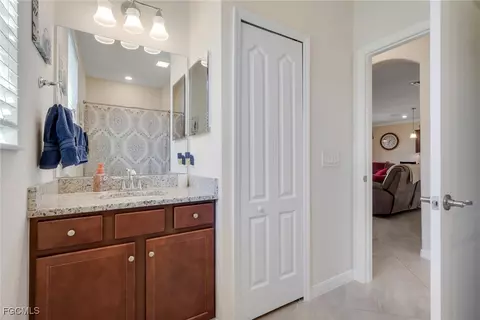 Bath - 4035 E Hampton Cir, Alva, FL 33920 photo 1 of 4