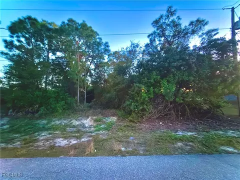 3611 38th St SW, Lehigh Acres, FL 33976