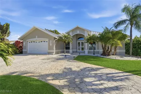 5267 Stratford Ct, Cape Coral, FL 33904