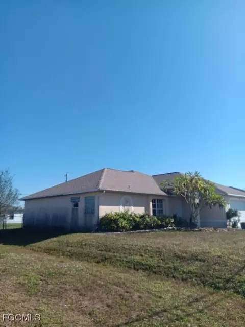 1017 Nelson Rd N, Matlacha, FL 33993