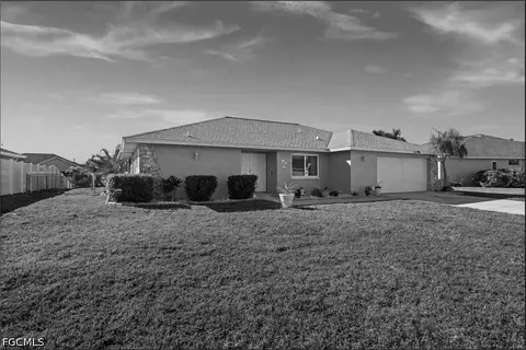 250 SW 37th Ter, Cape Coral, FL 33914