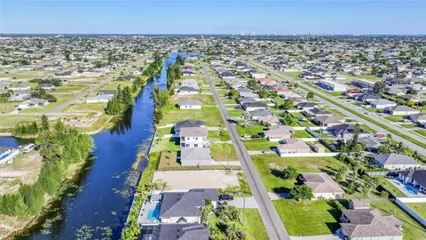 31 NE 8th Ter, Cape Coral, FL 33909