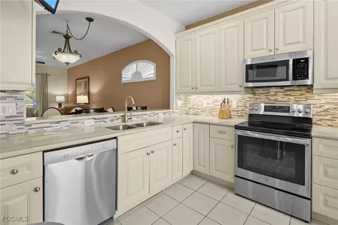 8103 Woodridge Pointe Dr, Fort Myers, FL 33912