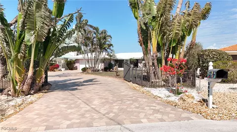 5650 Williams Dr, Fort Myers Beach, FL 33931
