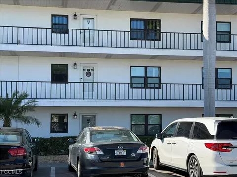 1747 Pebble Beach Dr #207, Fort Myers, FL 33907