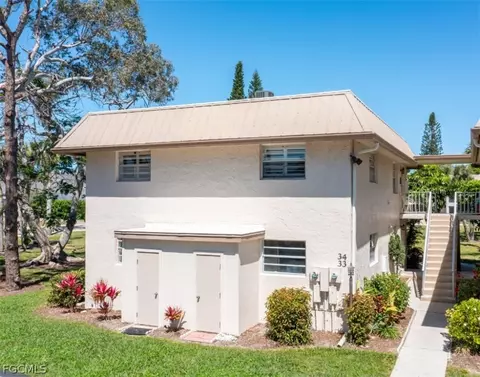 1549 Sandpiper St #34, Naples, FL 34102