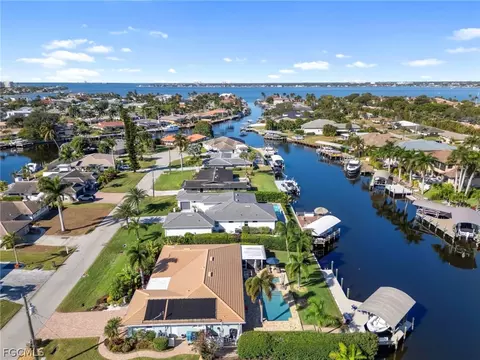977 N Waterway Dr, Fort Myers, FL 33919