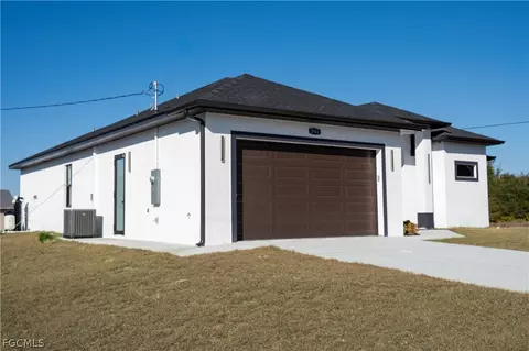 2903 E 17th St, Lehigh Acres, FL 33972
