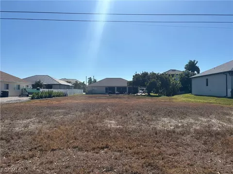 2818 Miracle Pkwy, Cape Coral, FL 33914