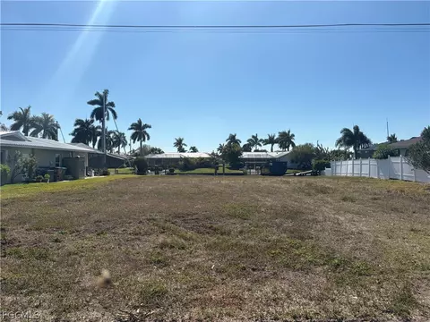 1930 SE 37th St, Cape Coral, FL 33904
