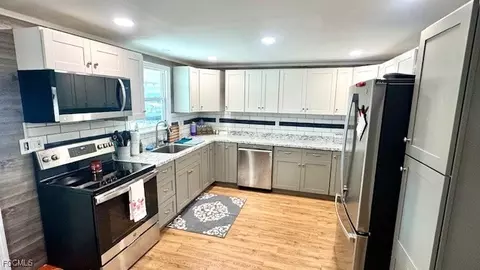 5525 Ben Franklin Ln, North Fort Myers, FL 33917
