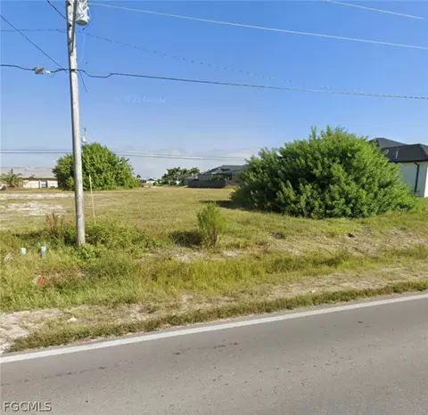 227 Diplomat Pkwy E, Cape Coral, FL 33909