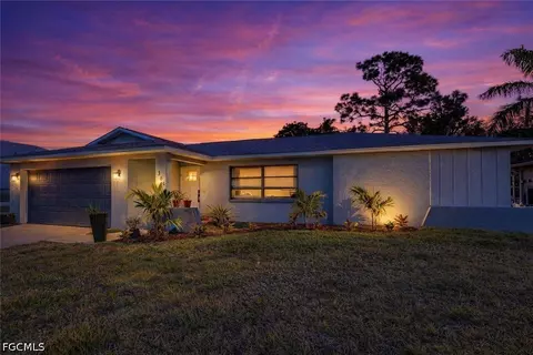 305 SE 14th Ter, Cape Coral, FL 33990