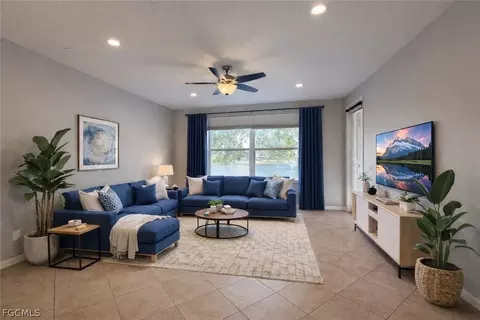 9762 Roundstone Cir, Fort Myers, FL 33967