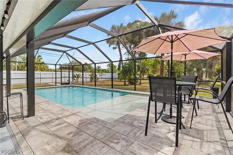32 Lincoln Ave, Lehigh Acres, FL 33936