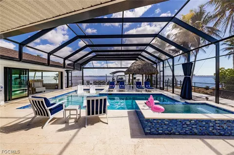 3907 SE 21st Pl, Cape Coral, FL 33904