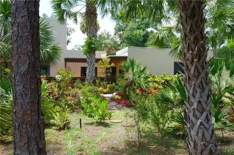 112 Pinebrook Dr, Fort Myers, FL 33907