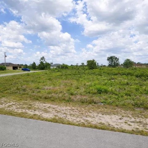 376 Chalet Ave S, Lehigh Acres, FL 33974
