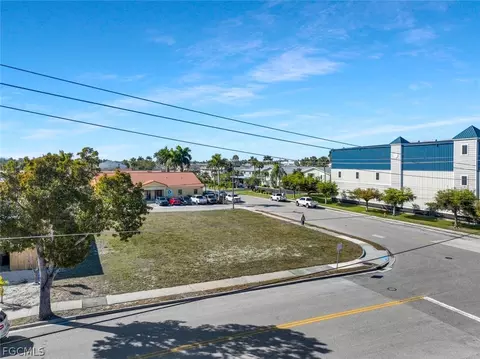 4632 SE 15th Ave, Cape Coral, FL 33904