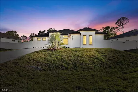 860 Nimitz Blvd, Lehigh Acres, FL 33974