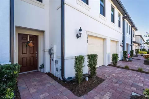 1526 Lake Jessup Cir, Cape Coral, FL 33909