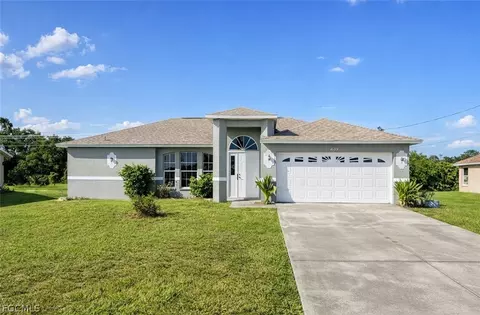809 Sea Urchin Cir, Fort Myers, FL 33913