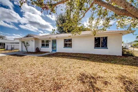 1384 Sourwood Ct, North Fort Myers, FL 33917