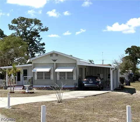 123 Flame Ln, North Fort Myers, FL 33917