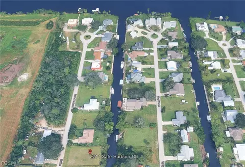 2211 Safe Harbour Ct, Alva, FL 33920