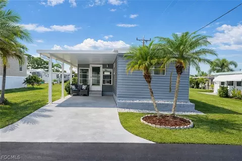 806 Homefolks St, North Fort Myers, FL 33917